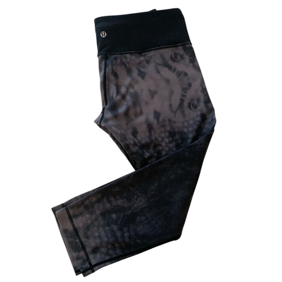 LULULEMON Design Capris Leggings 🎀 - Picture 1 of 7